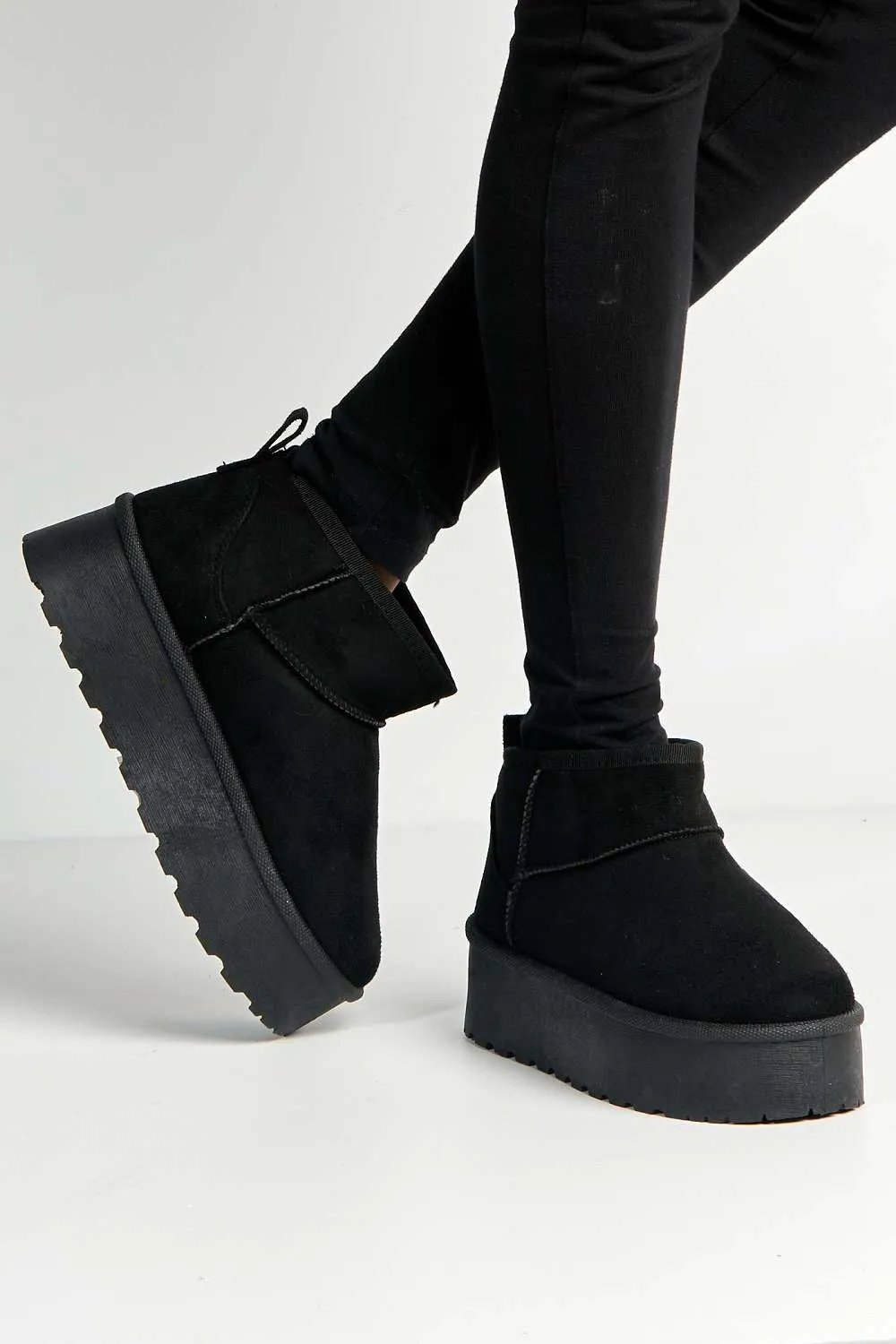 Dahl Faux Fur Lining Chunky Sole Ankle Boots in Black